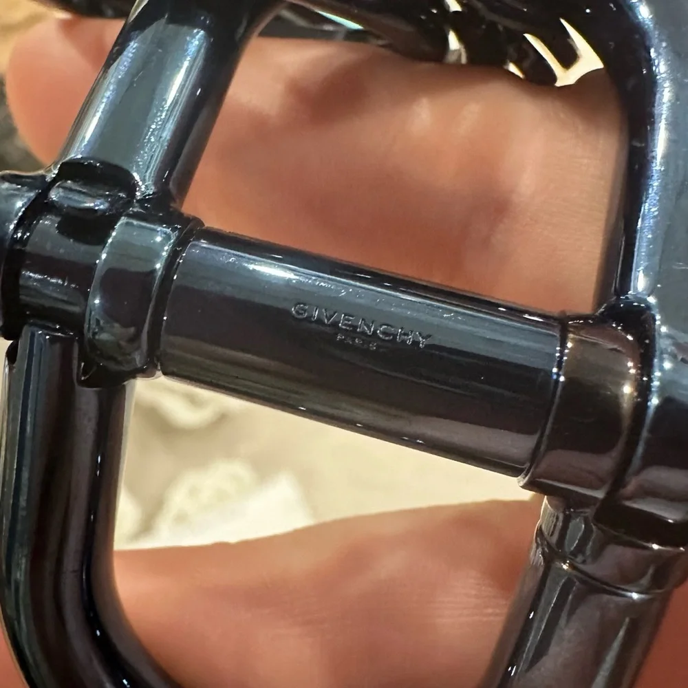 GIVENCHY 3 RING SPRING LOCKING CARABINER KEYRING - MIDNIGHT METALLIC BLUE - NEW